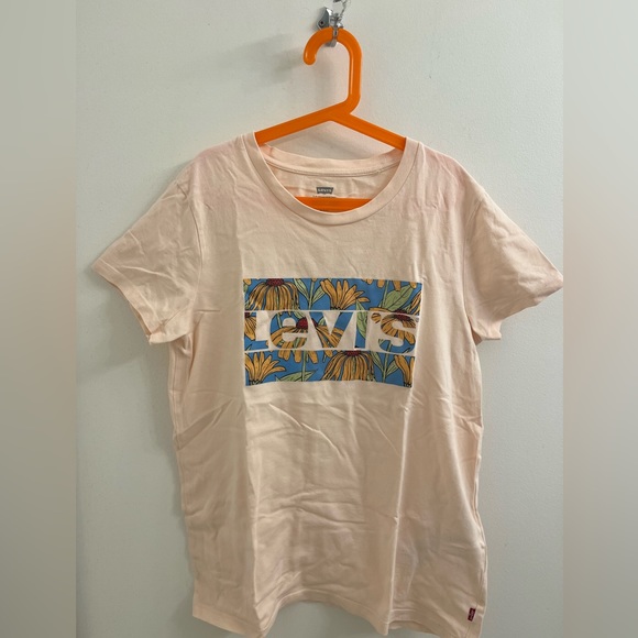 Levi’s Peach Shortsleeved shirt. Kids section large - Picture 1 of 1